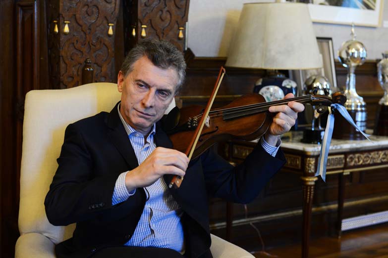 Macri asegura que el ministro ya vendió sus acciones