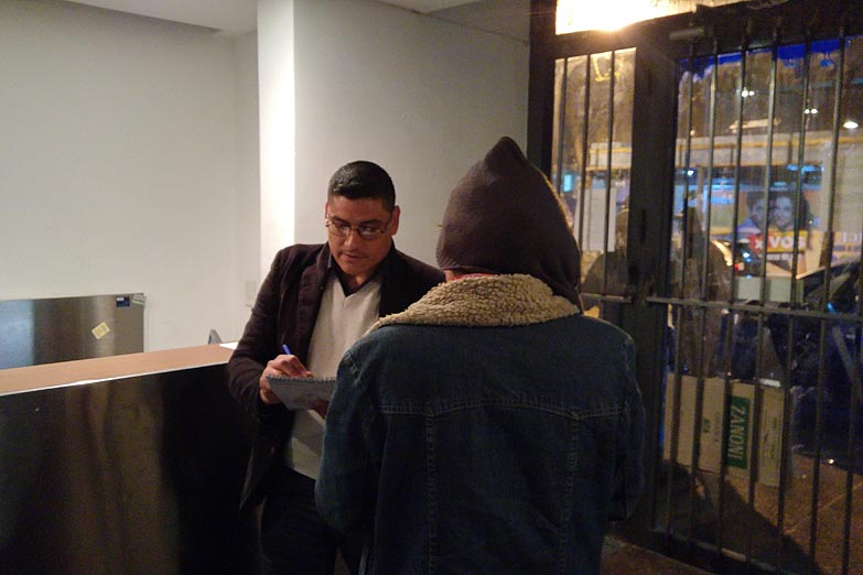 Apresaron a un taxista en la puerta de Tiempo Argentino