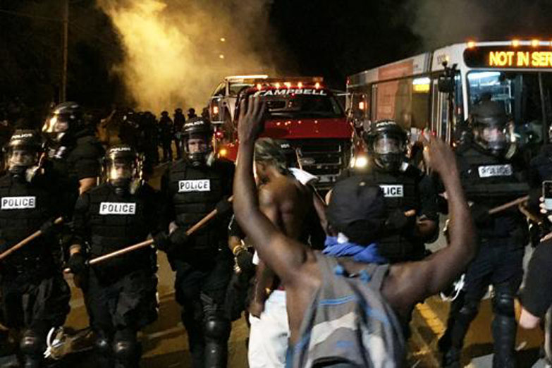 Disturbios, gases y tensión en EEUU por otro negro asesinado por policías