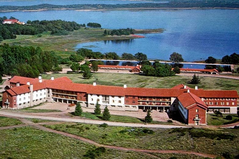 Vidal lleva a su gabinete de retiro espiritual