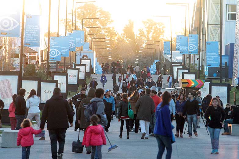Cerraron Tecnópolis para que fueran los hijos de funcionarios