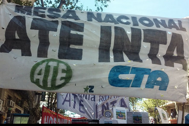 Trabajadores del INTA protestan contra el vaciamiento