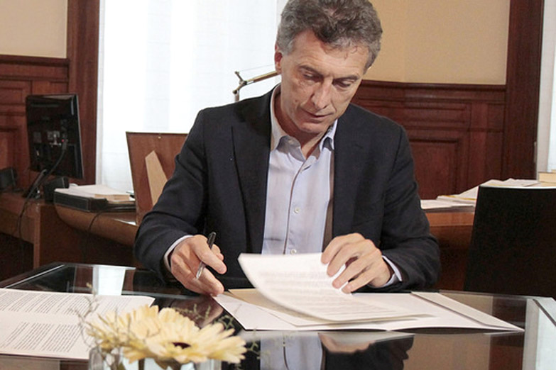 Macri llamó al diálogo con los gremios y empresarios por decreto