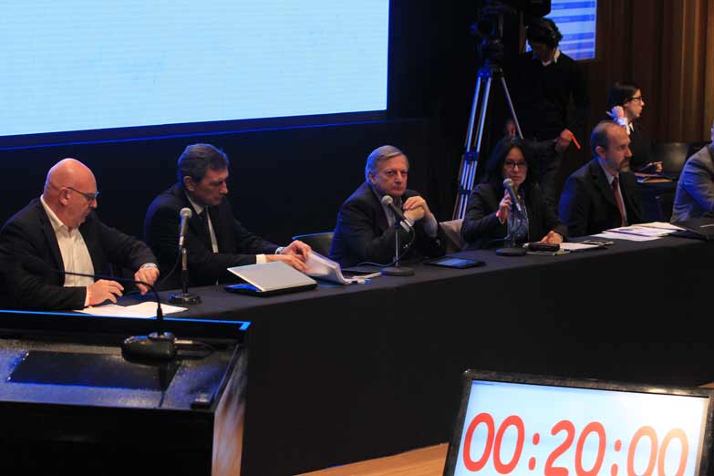 Aranguren llega a la audiencia eléctrica con poca resistencia