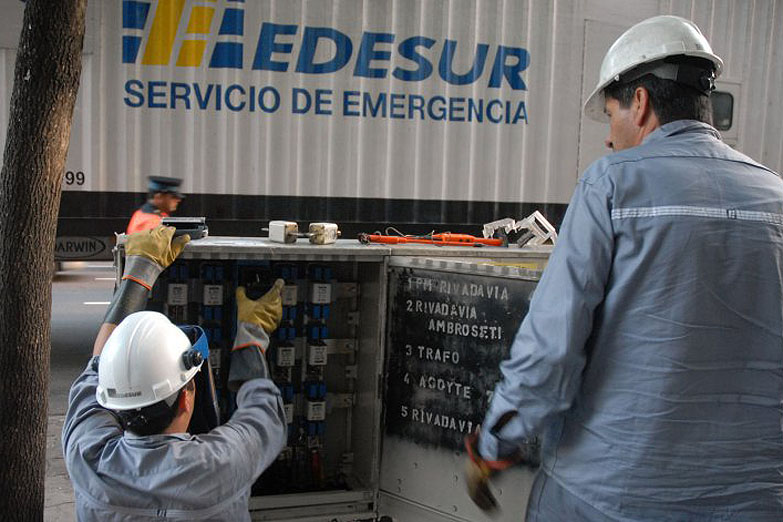 Edenor y Edesur exigen aumentos de un 30% para 2017