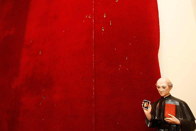 Sacerdotes, víctimas y victimarios