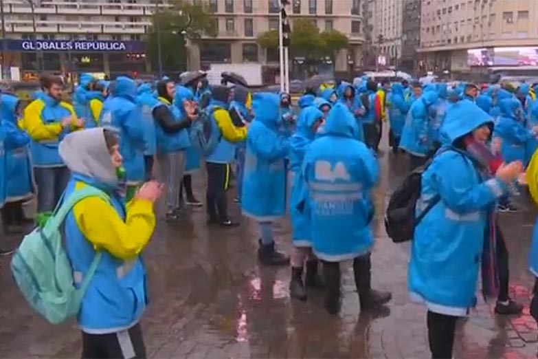 Agentes de tránsito se manifiestan en reclamo de sus compañeros atropellados