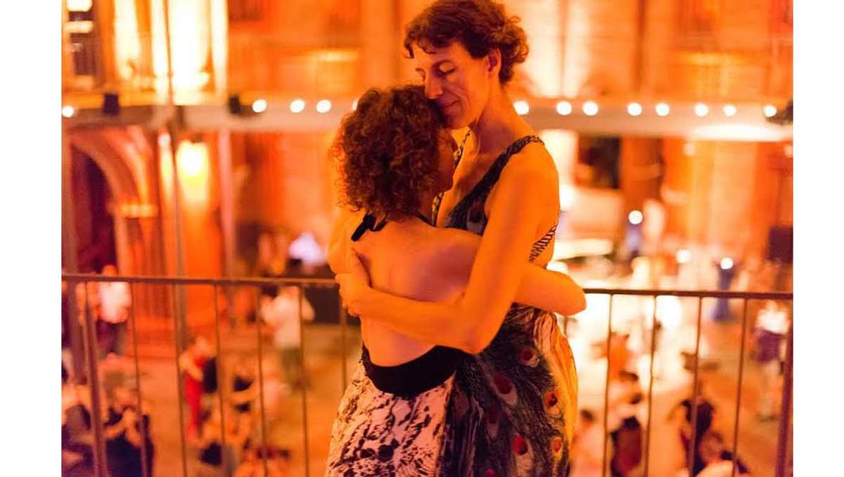 Liliana Furió: «Es emocionante ver cómo el abrazo del tango y la ruptura nos contiene»
