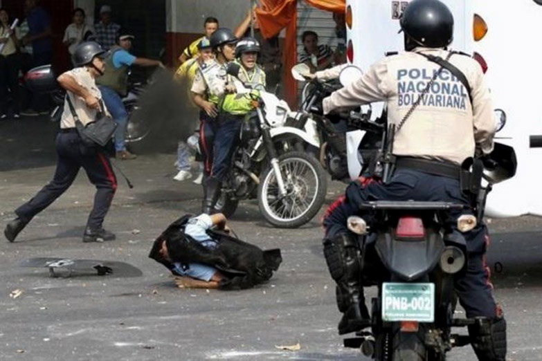 Un policía muerto y dos heridos en la marcha de la oposición venezolana