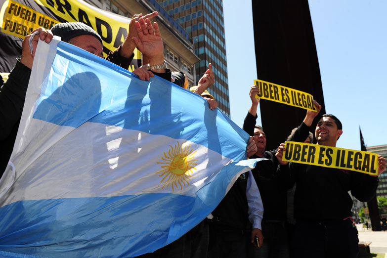 Taxistas marcharon contra Uber