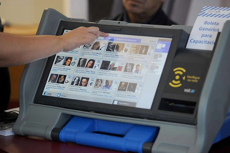 Expertos informáticos encabezan solicitada contra el voto electrónico