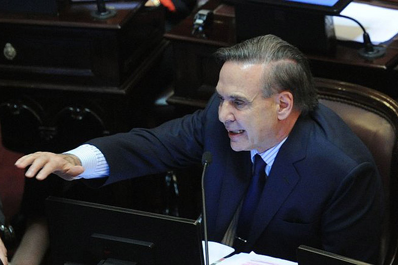 Pichetto salió a bancar las modificaciones al proyecto de aborto legal, que volvería a Diputados