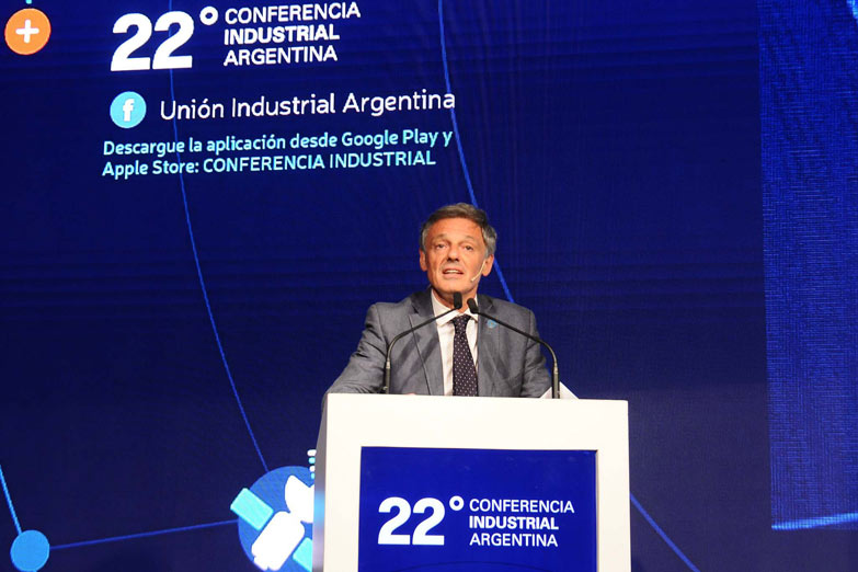 Cabrera en la Conferencia Industrial: «¿Este agua no está envenenada, no?»