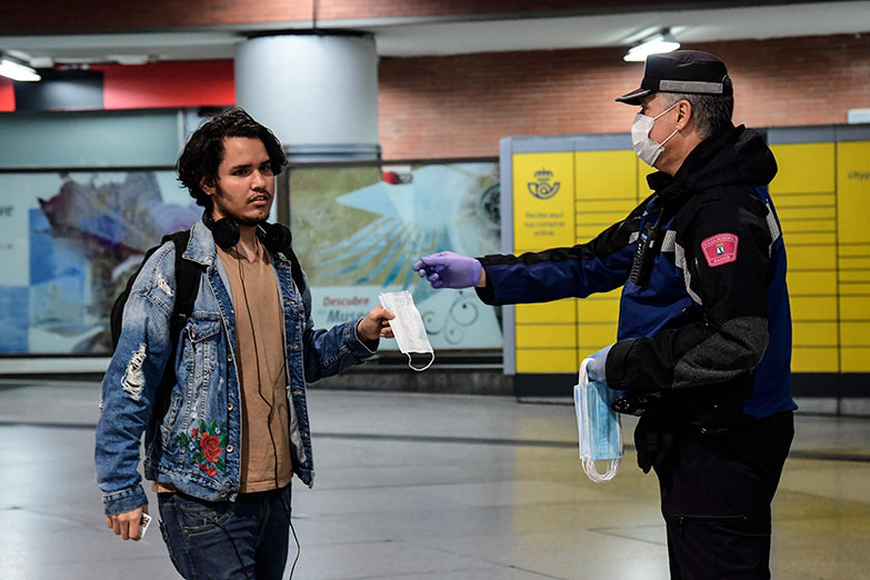 España relajó el confinamiento y miles de trabajadores regresaron a sus puestos