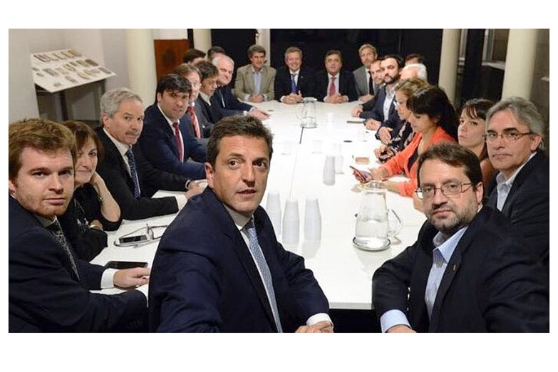 Cómo se construyó la foto con la que Massa le ganó al equipo de comunicación del PRO