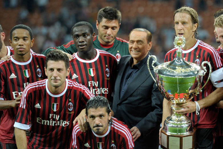 Se demora la venta del Milán de Berlusconi a capitales chinos