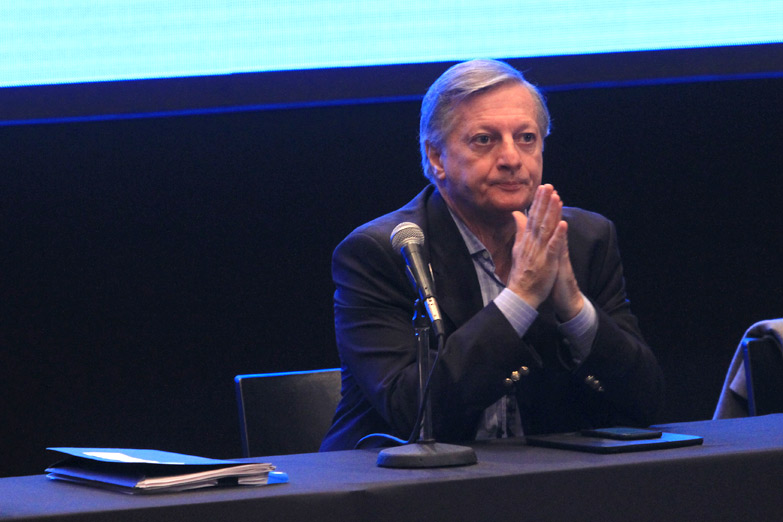 Aranguren insiste en defender los beneficios para las mineras