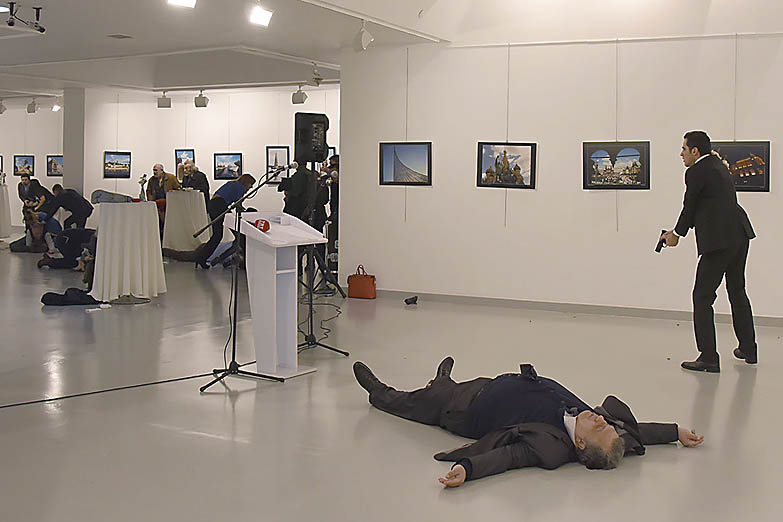 Asesinan al embajador ruso en Turquía