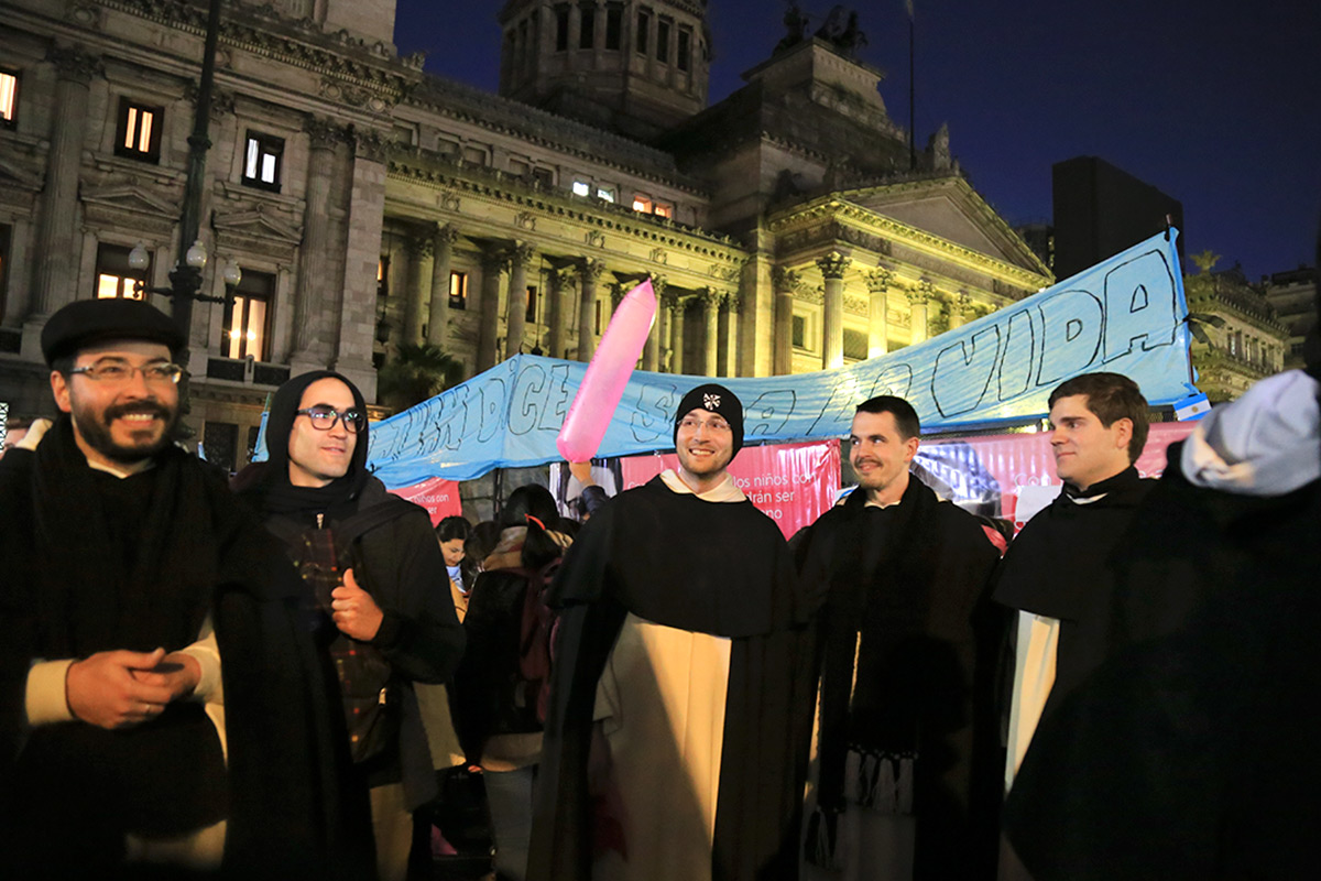 Católicos y evangélicos aceleran los tiempos y convocan a un rezo conjunto contra el aborto