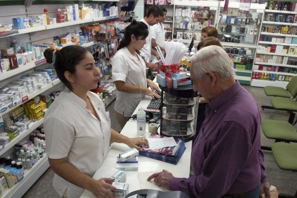 Farmacias paran una hora y movilizan a Tribunales para pedir el freno al DNU: “Lleva a la destrucción a la profesión” 1 Farmacias paran una hora y movilizan a Tribunales para pedir el freno al DNU: “Lleva a la destrucción a la profesión”