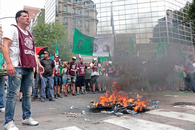 ATE Capital se movilizó contra los despidos