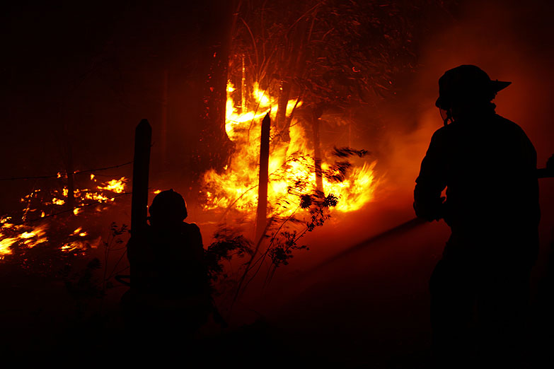 Detienen a 43 personas por los incendios forestales en Chile