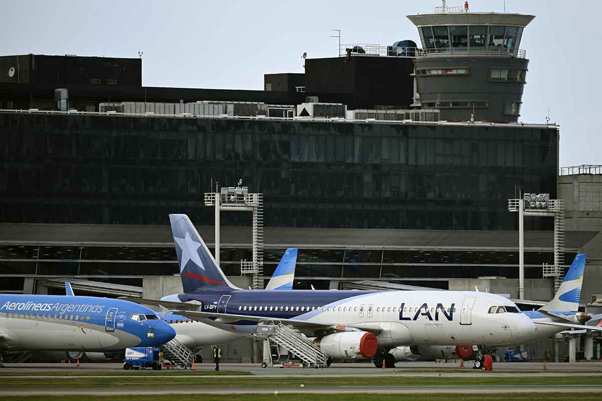 Latam: la ANAC asegura que no autorizó que se lleven los aviones y los trabajadores custodian los hangares