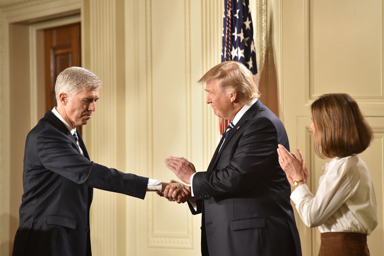 Senadores demócratas resisten la nominación del juez de la Corte ultraconservador