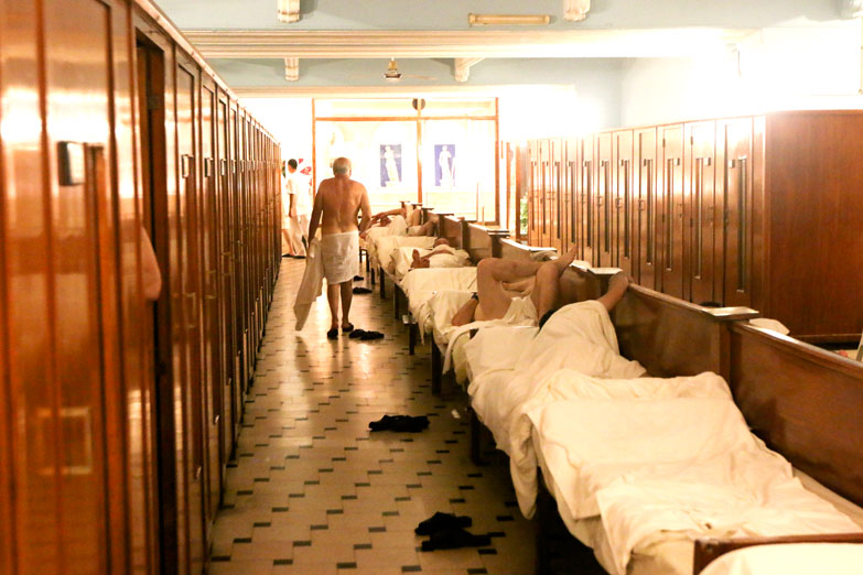 Memorias del subsuelo: una tórrida tarde en el sauna del Hotel Castelar