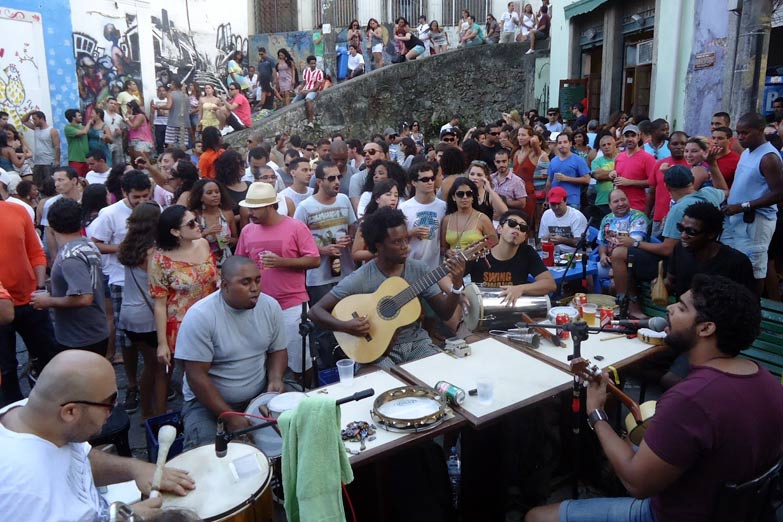 Crónica carioca: Río de Janeiro celebra su carnaval íntimo en la meca del samba
