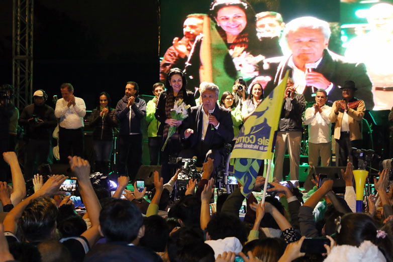 El candidato de Correa gana en Ecuador pero sigue la incógnita sobre el balotaje