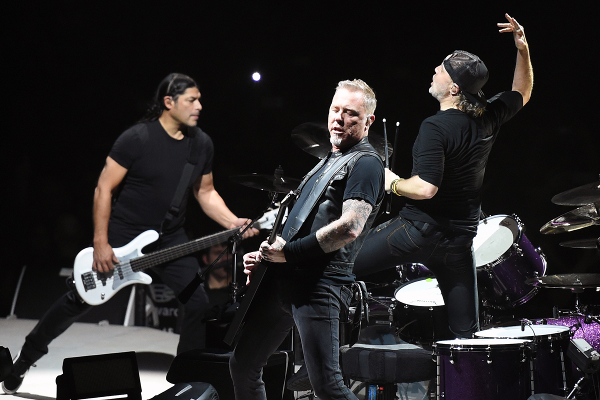 Metallica vuelve a vestirse de gala y lanza un nuevo disco a toda orquesta