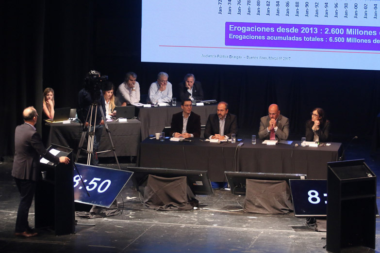 Aranguren impulsa un aumento del 10% del gas en boca de pozo