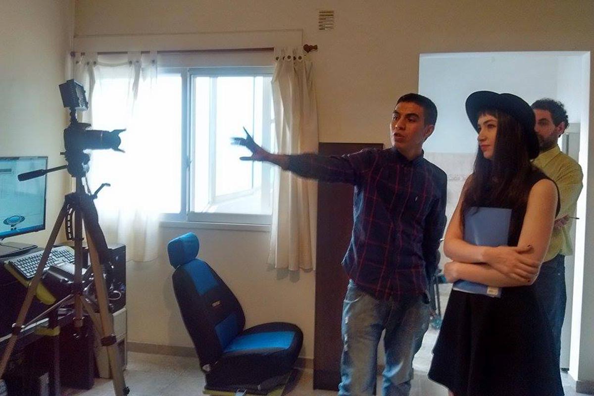 César González: «Hay que terminar con la ingenuidad del artista»