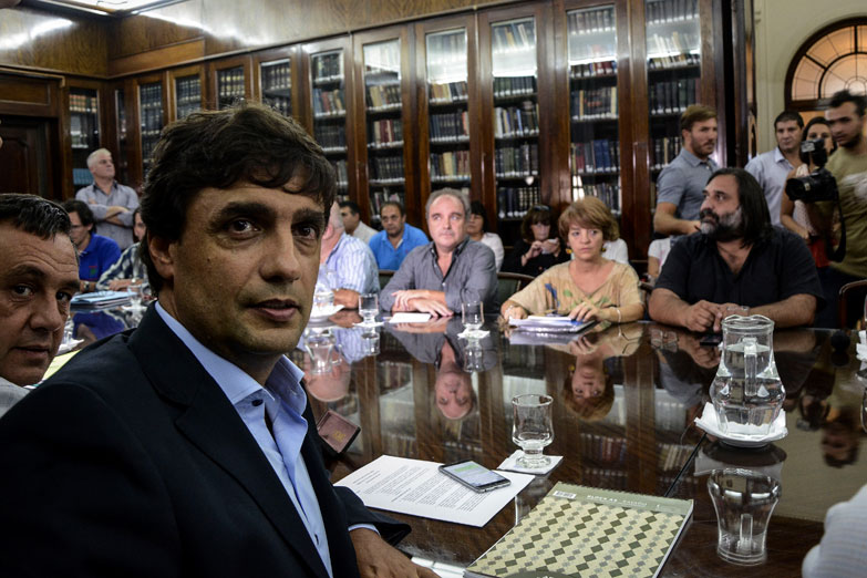 Docentes rechazan una nueva oferta del Gobierno y sigue el paro