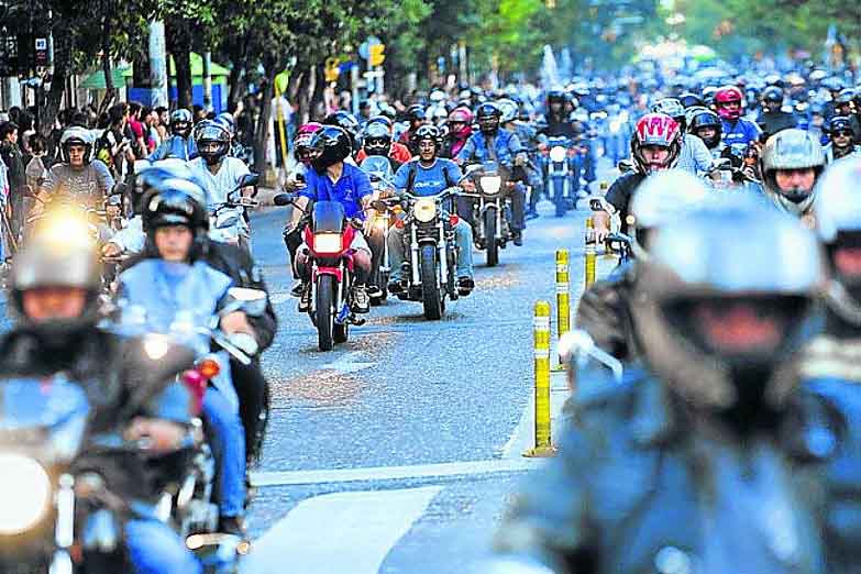 Marcha de motociclistas contra los mayores controles impulsados por el gobierno