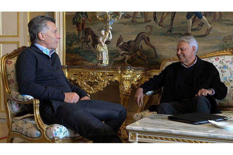 Felipe González desmiente a Clarín: niega haber preguntado por la detención de CFK