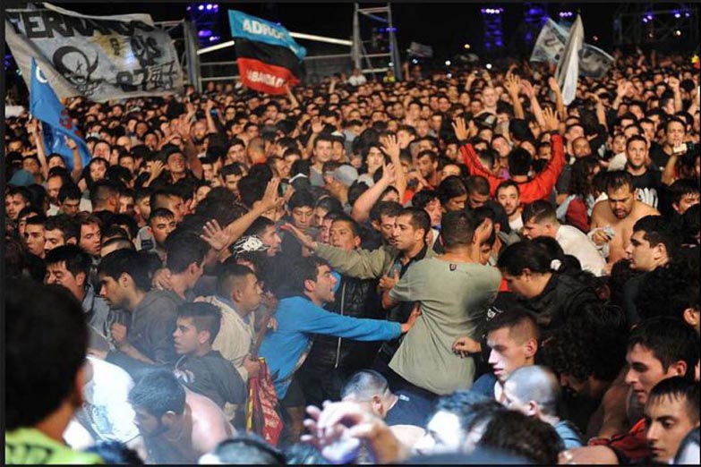 Apareció uno de los jóvenes que asistió a la misa ricotera