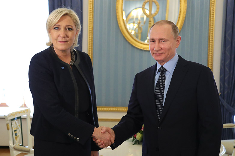 Putin se reunió con la ultraderechista Marine Le Pen