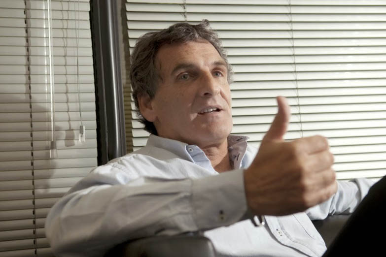 Avruj dijo que el gobierno revisará los contenidos educativos sobre la represión