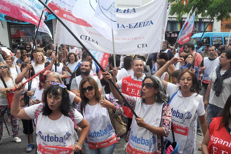 Mala para Vidal: jueza ordenó frenar los descuentos y el «premio» a docentes