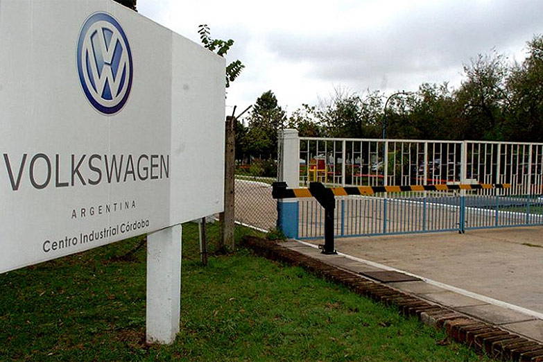 Volkswagen suspendió a su personal de Córdoba por 30 días y al 75% del salario