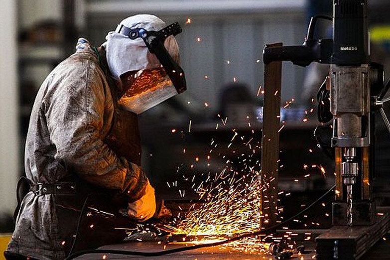 La economía no repunta: cayó la industria 6% y la construcción 3,4%