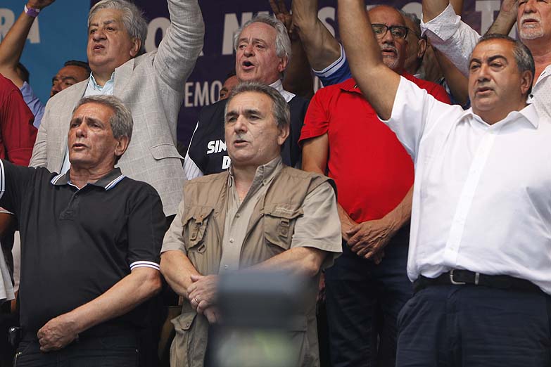 El triunvirato trata de mantener la unidad de la CGT ante la avanzada del Ejecutivo