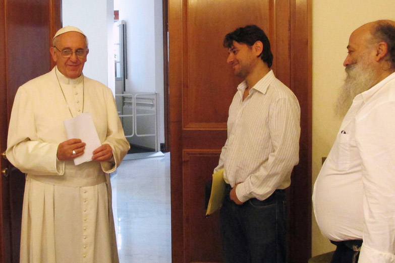 Grabois denunció en el Vaticano la represión al comedor de Lanús