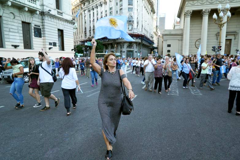 Veinte mil tuits por hora para sostener el 1A y demonizar el paro general