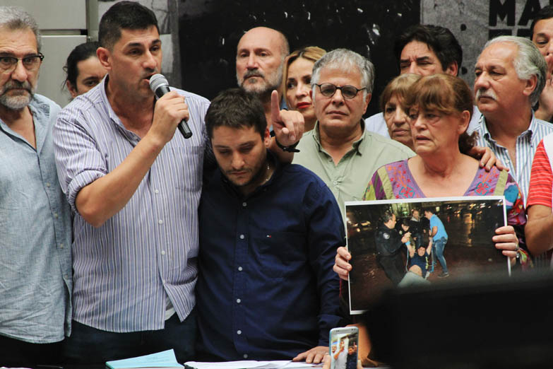 Los docentes paran por 24 horas en todo el país en rechazo a la represión