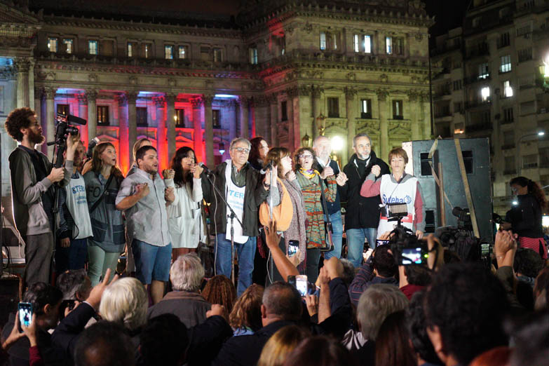 Congreso: Emotivo acto para instalar la Escuela Pública Itinerante