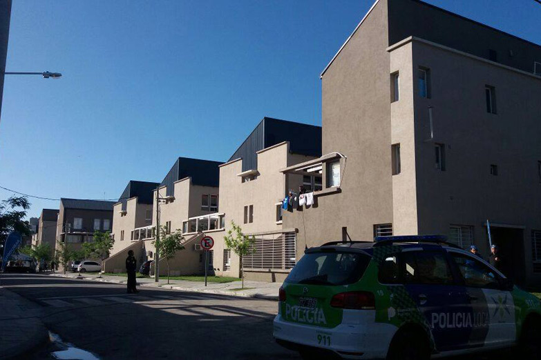 Macri no viaja solo: carros hidrantes y francotiradores