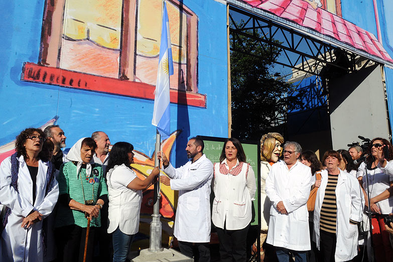 En Congreso, los docentes estrenaron la Escuela Itinerante y llamaron a Bullrich a debatir